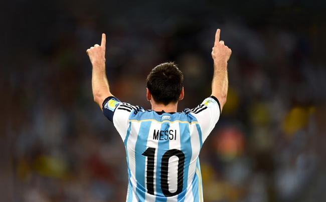  哈兰德梅开二度，助多特蒙德登顶德甲积分榜